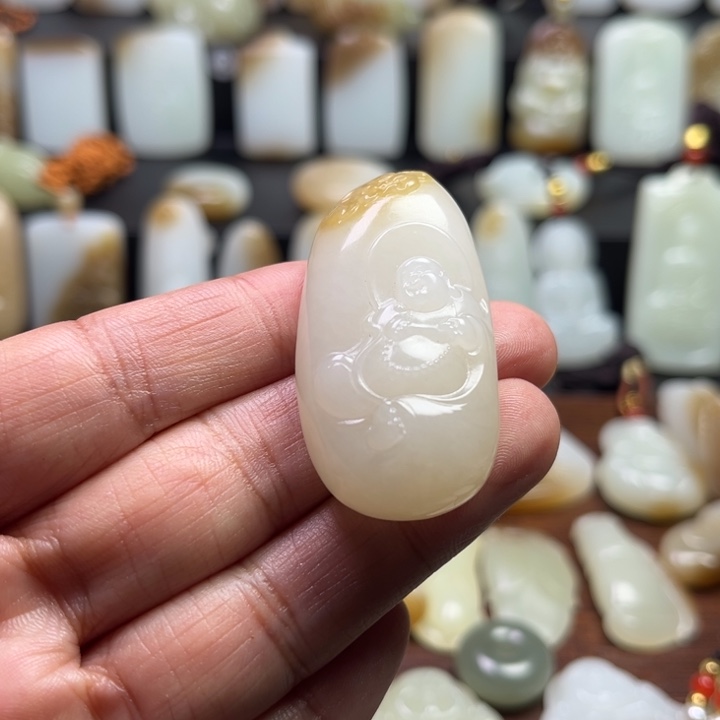 和田玉颈饰未镶嵌多*水