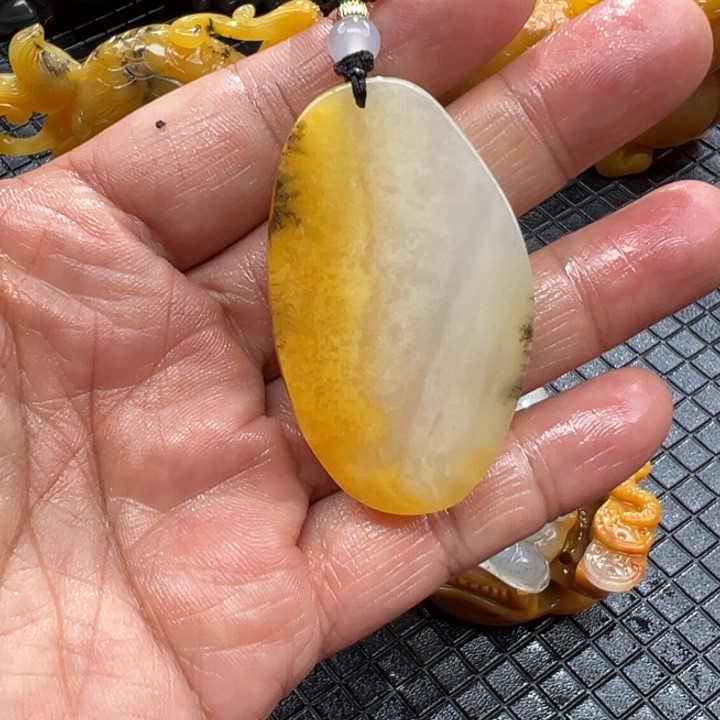石英质玉（黄龙玉）颈饰合金