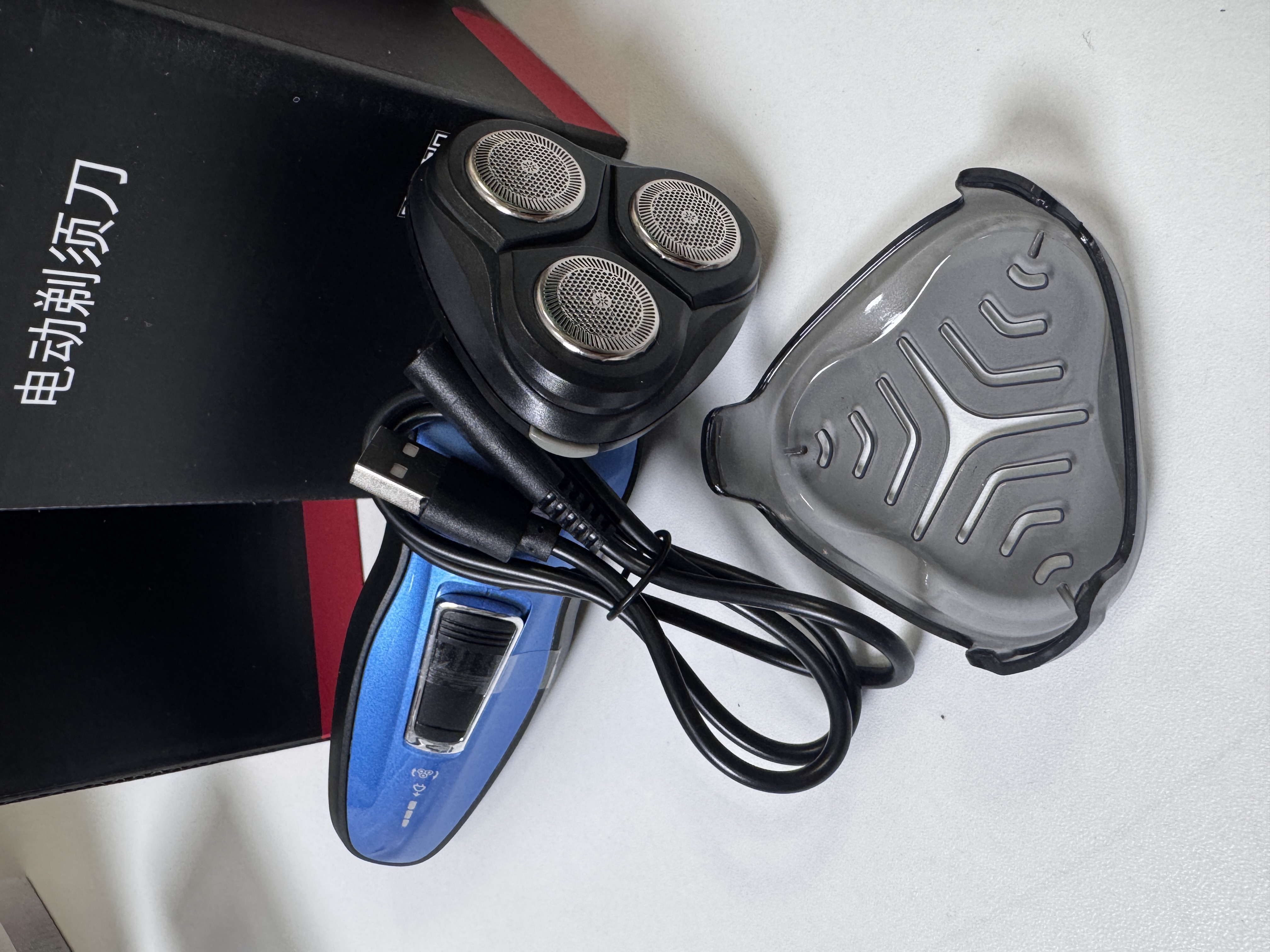 高品质充电款三头剃须刀