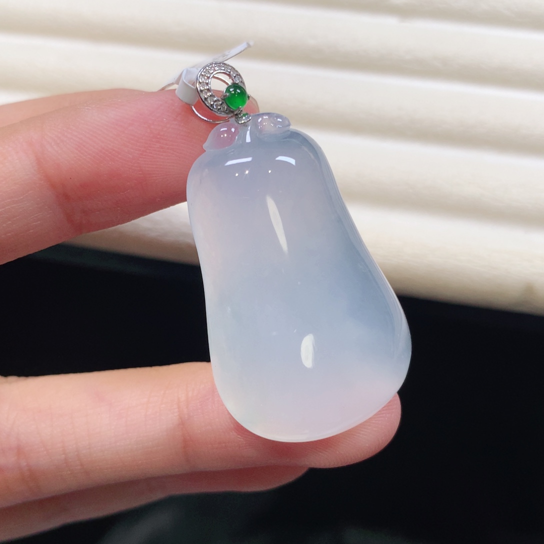 翡翠18K金镶嵌颈饰大福瓜