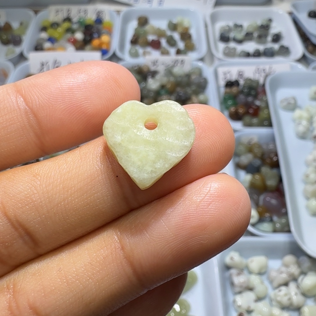 和田玉未镶嵌珠宝奇石