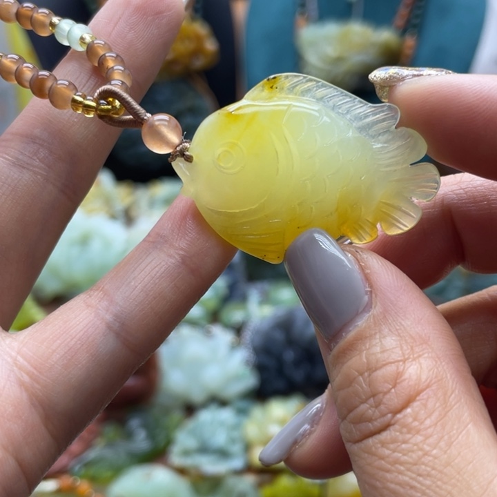 蛇纹石玉未镶嵌颈饰