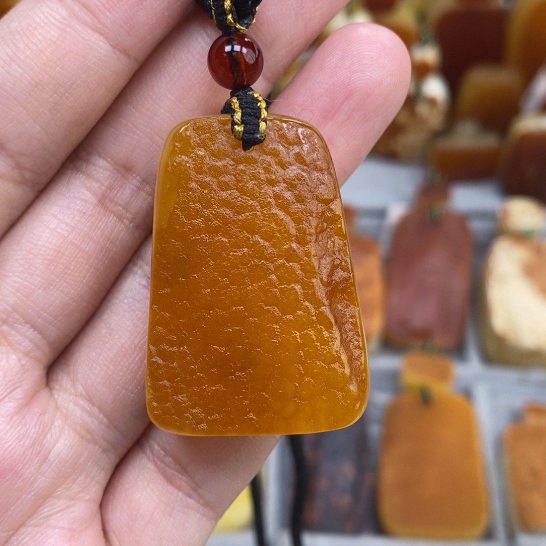 蜜蜡未镶嵌珠宝奇石