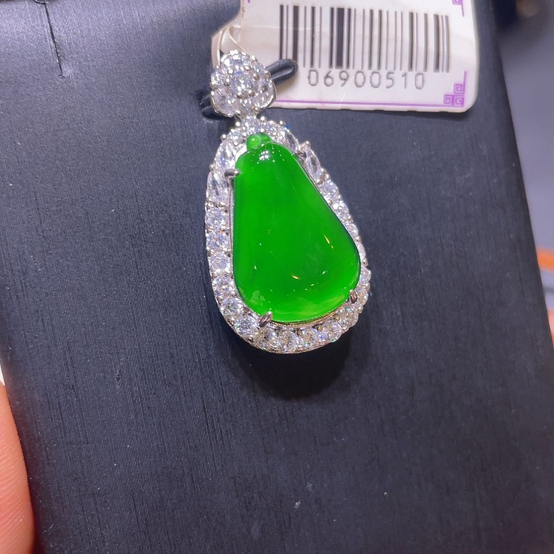 吊坠(不含链)未镶嵌翡翠