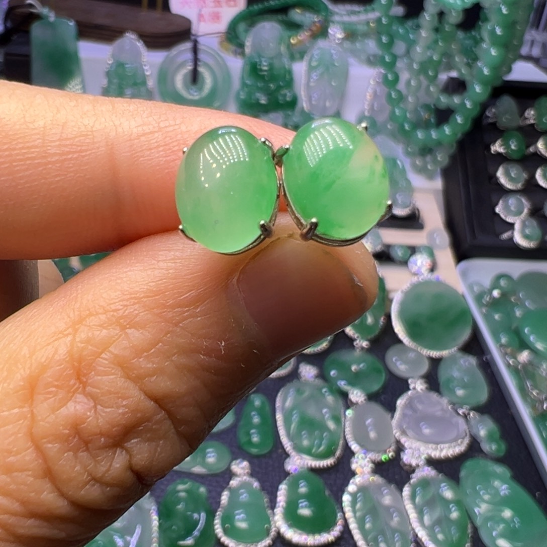 石英质玉（非洲翠）未镶嵌颈饰