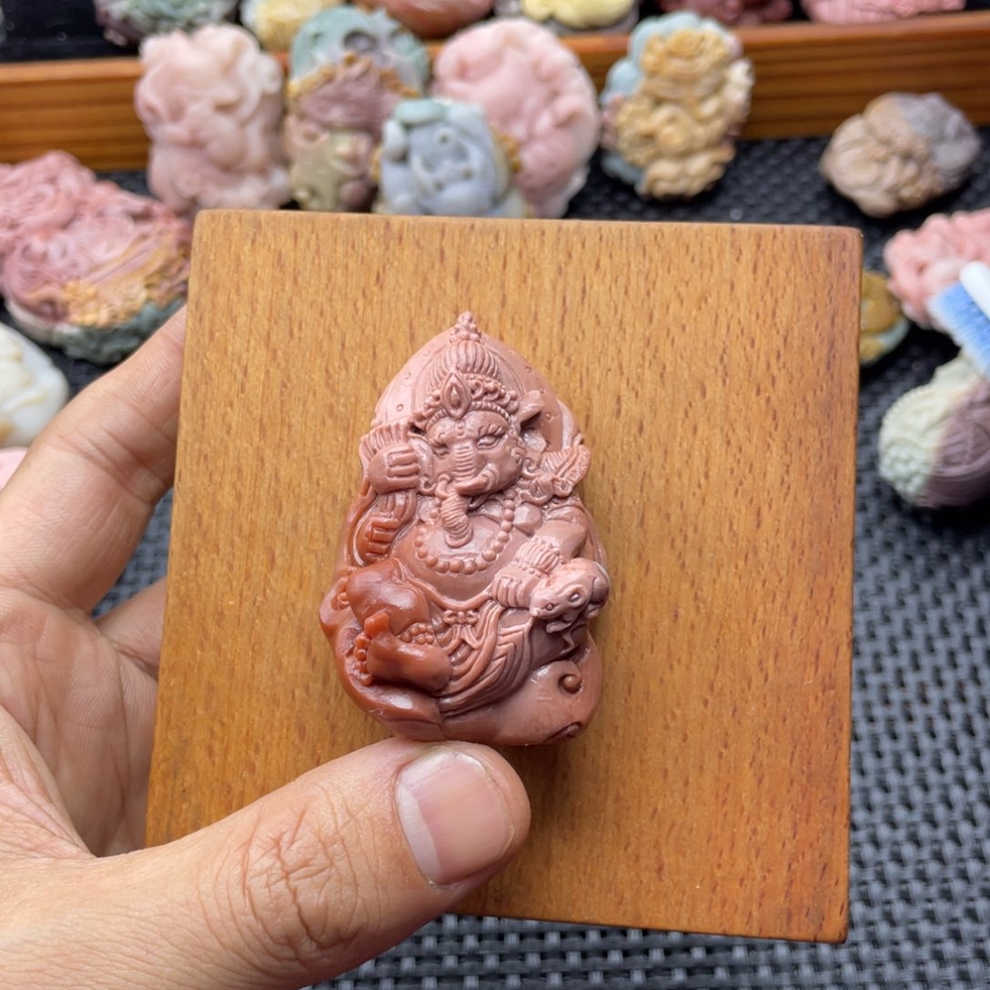 雪***仔玛瑙/玉髓未镶嵌珠宝半成品
