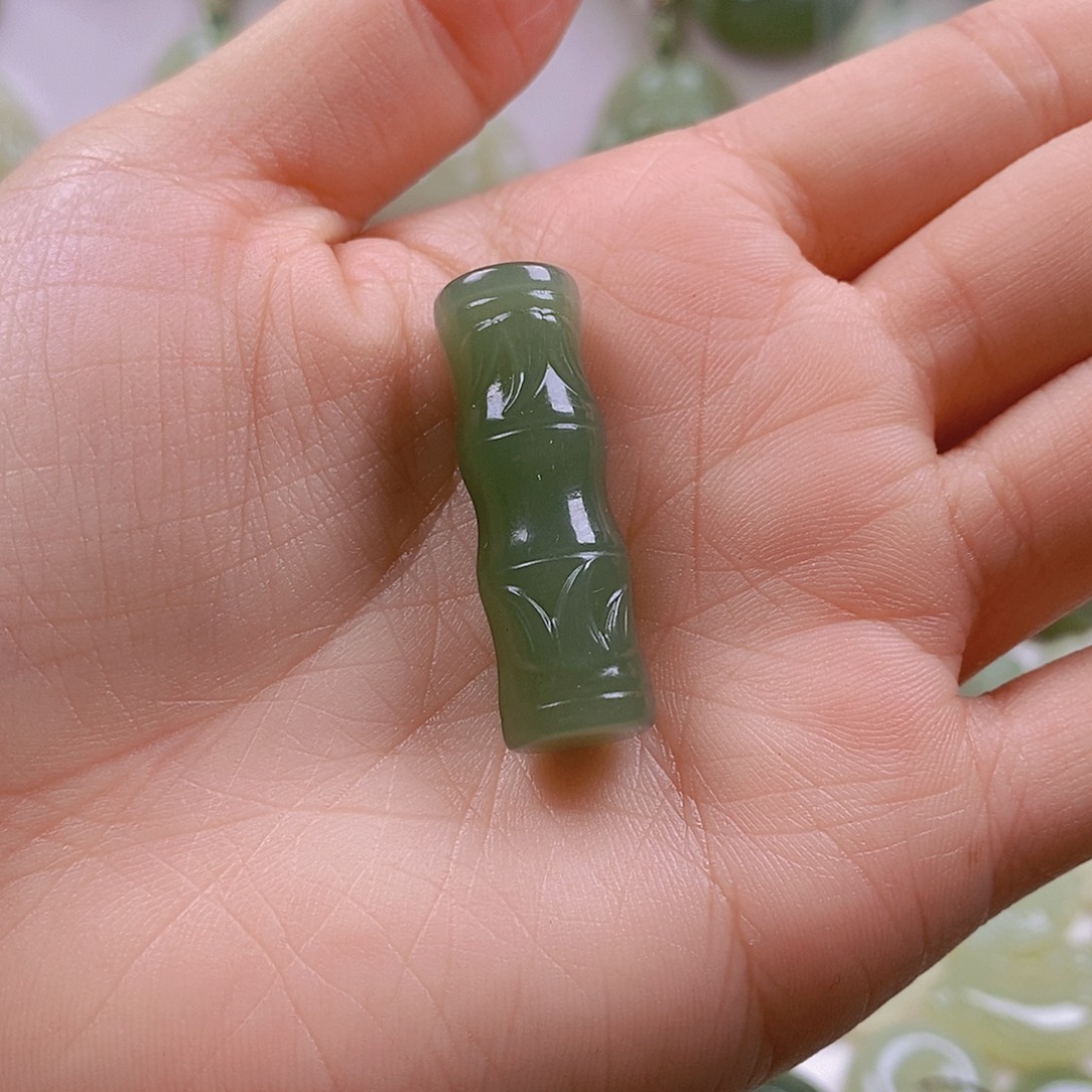 丝***）和田玉未镶嵌颈饰