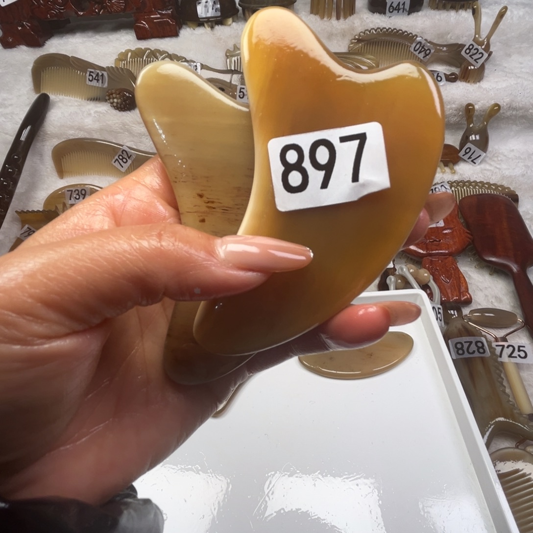 牛角牛角梳妆台上