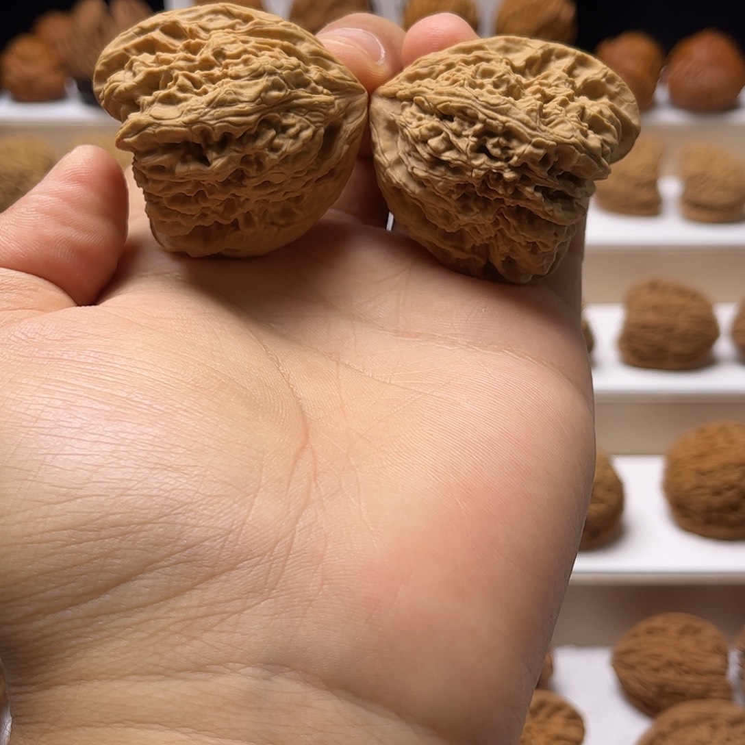 文玩核桃吊坠43村一代大天残。顺丰到付