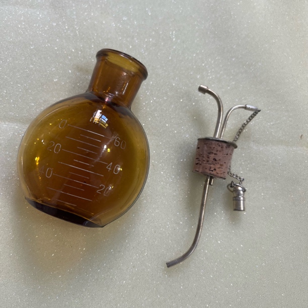 【70B-2】棕色小瓶（长12.5厘米）