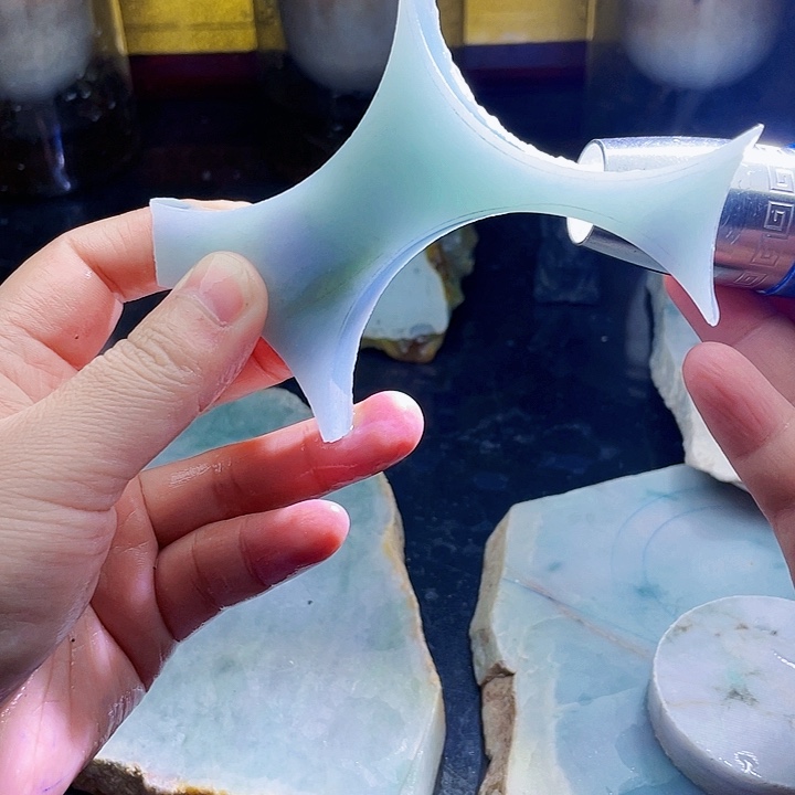 翡翠未镶嵌颈饰毛料15