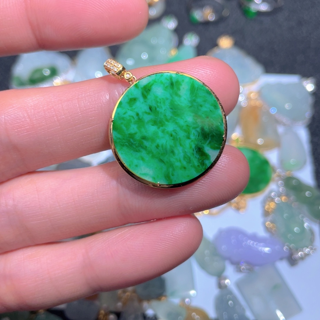 翡翠颈饰18K金镶嵌翡翠