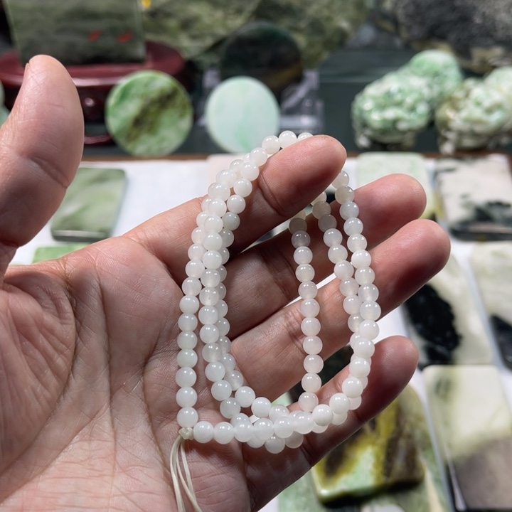 独山玉颈饰未镶嵌疯****瑟