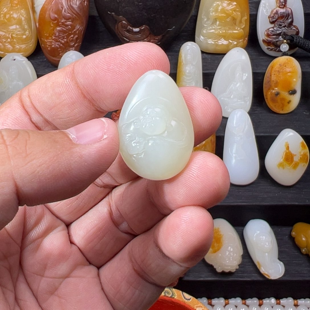 和田玉颈饰未镶嵌9.2克