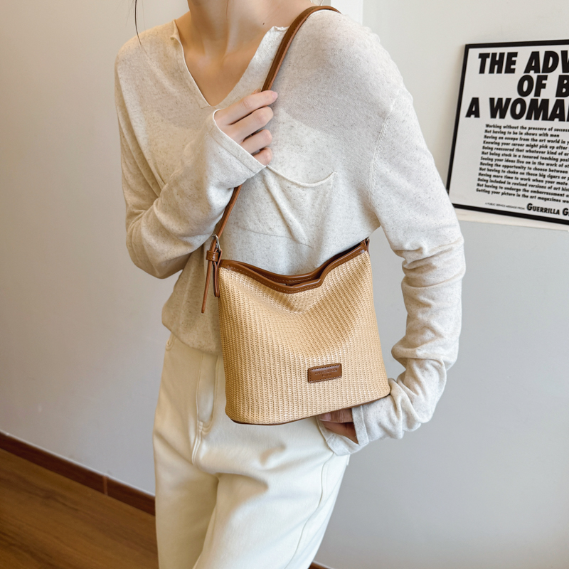 小众编织水桶包包女2025新款简约百搭撞色腋下包高级感单肩斜挎包