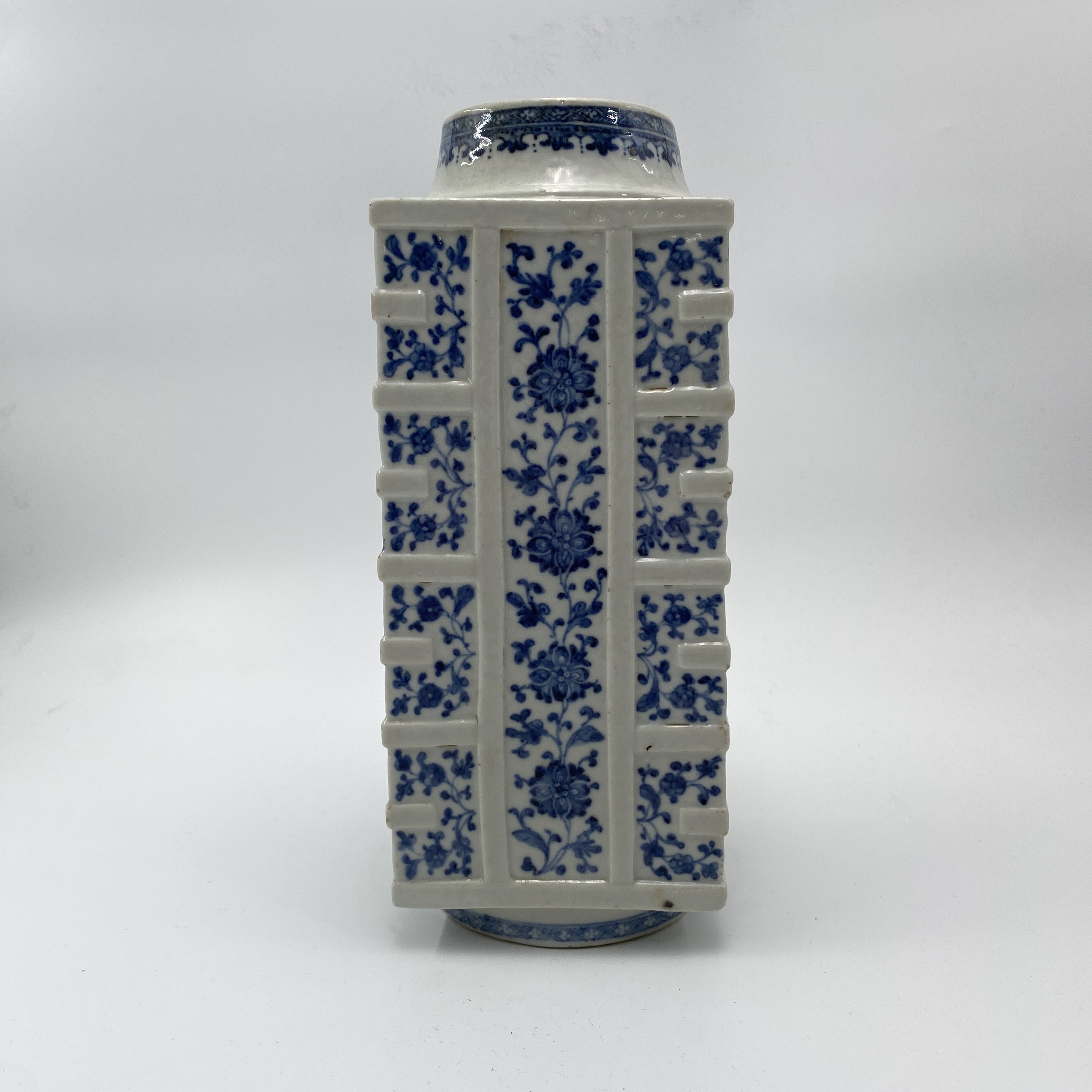 荣丰/清乾隆青花宝相花琮式瓶/边角剥釉/850208072