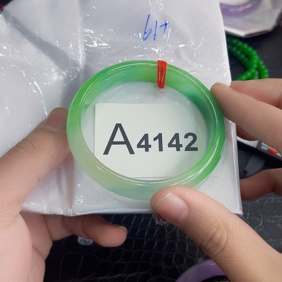 翡翠手镯未镶嵌多样性