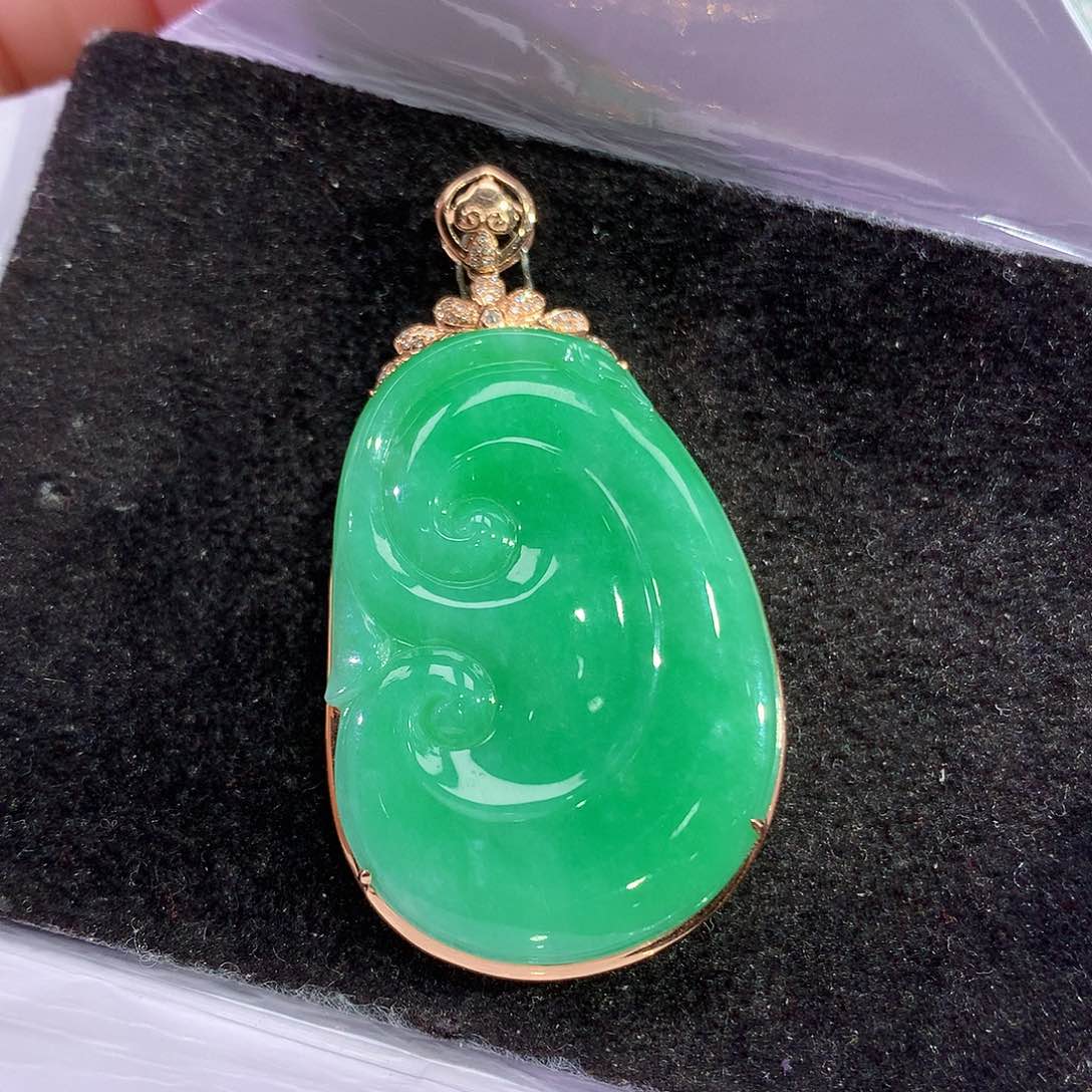 翡翠18K金镶嵌吊坠(赠链)