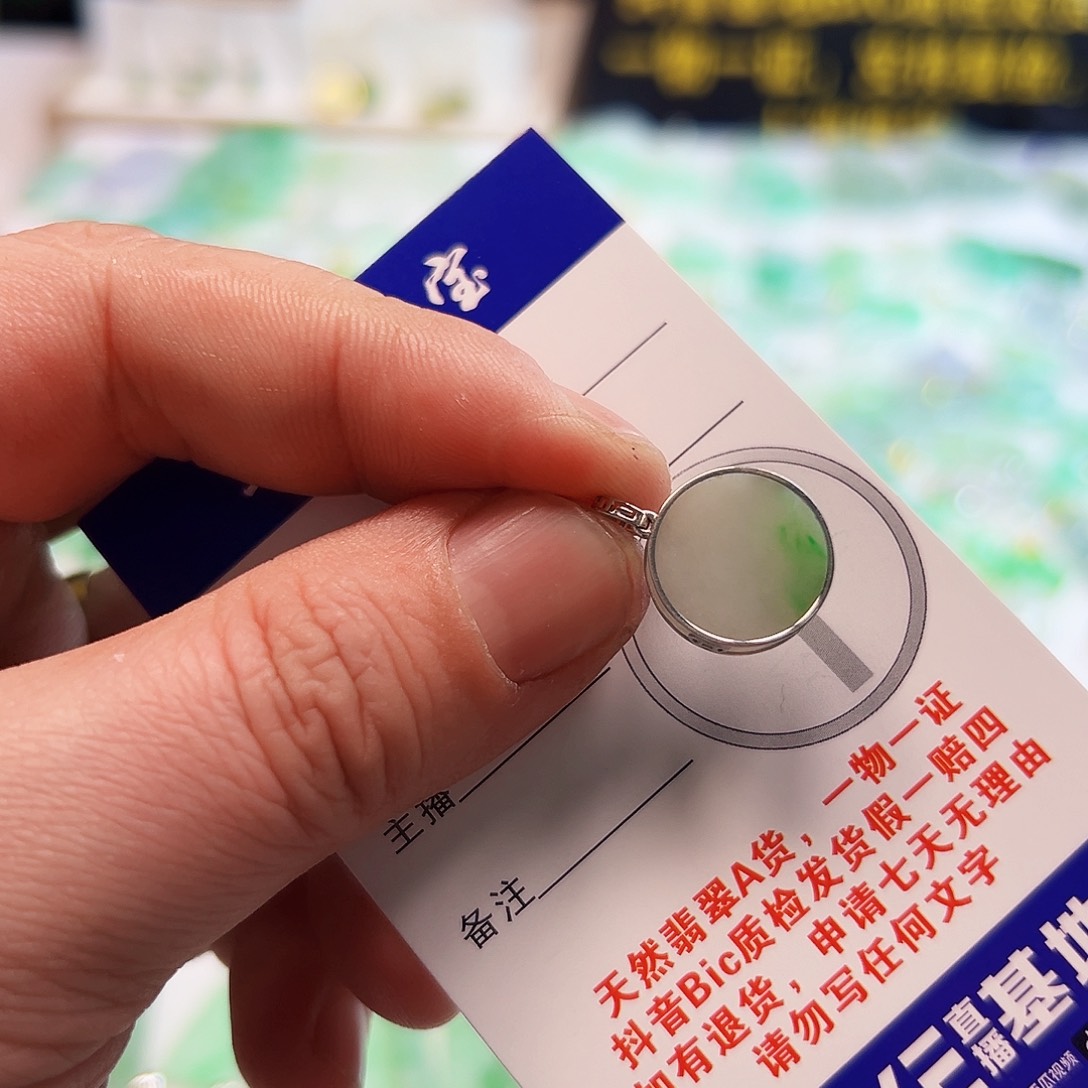 翡翠颈饰18K金镶嵌日*翡翠