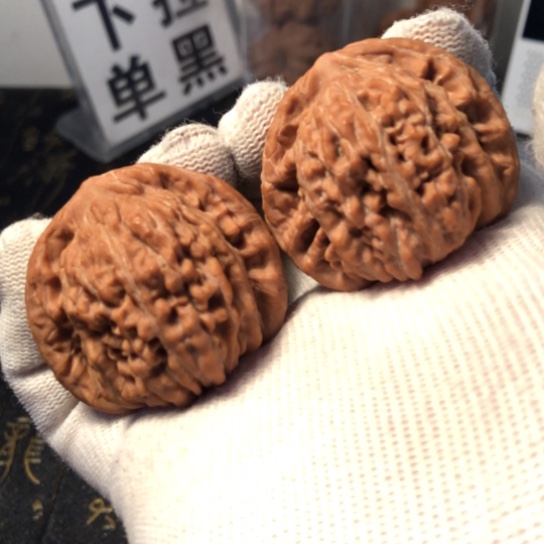 文玩核桃把件三角型四座楼43mm