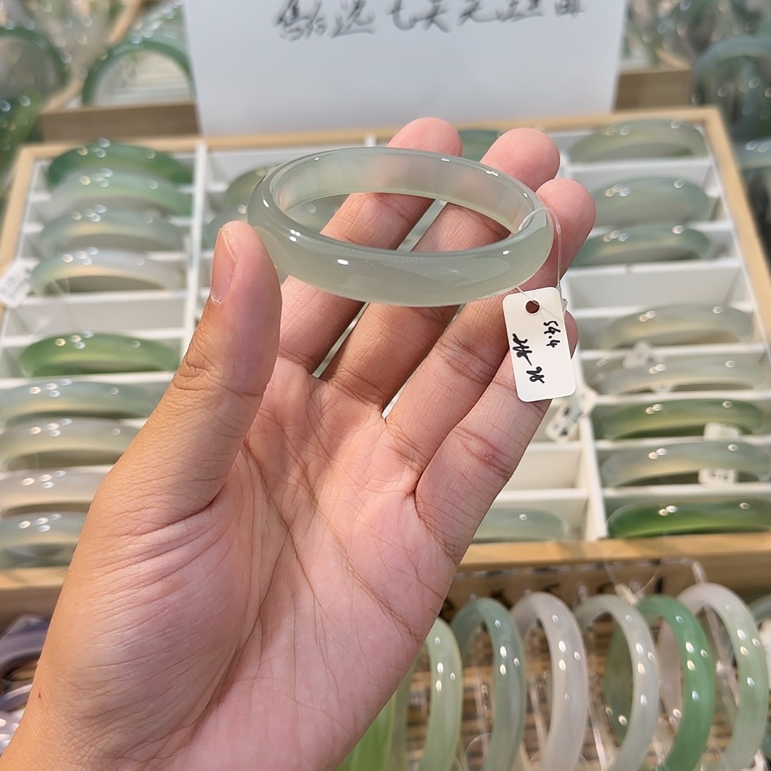 玛瑙/玉髓未镶嵌手镯圈口54.4