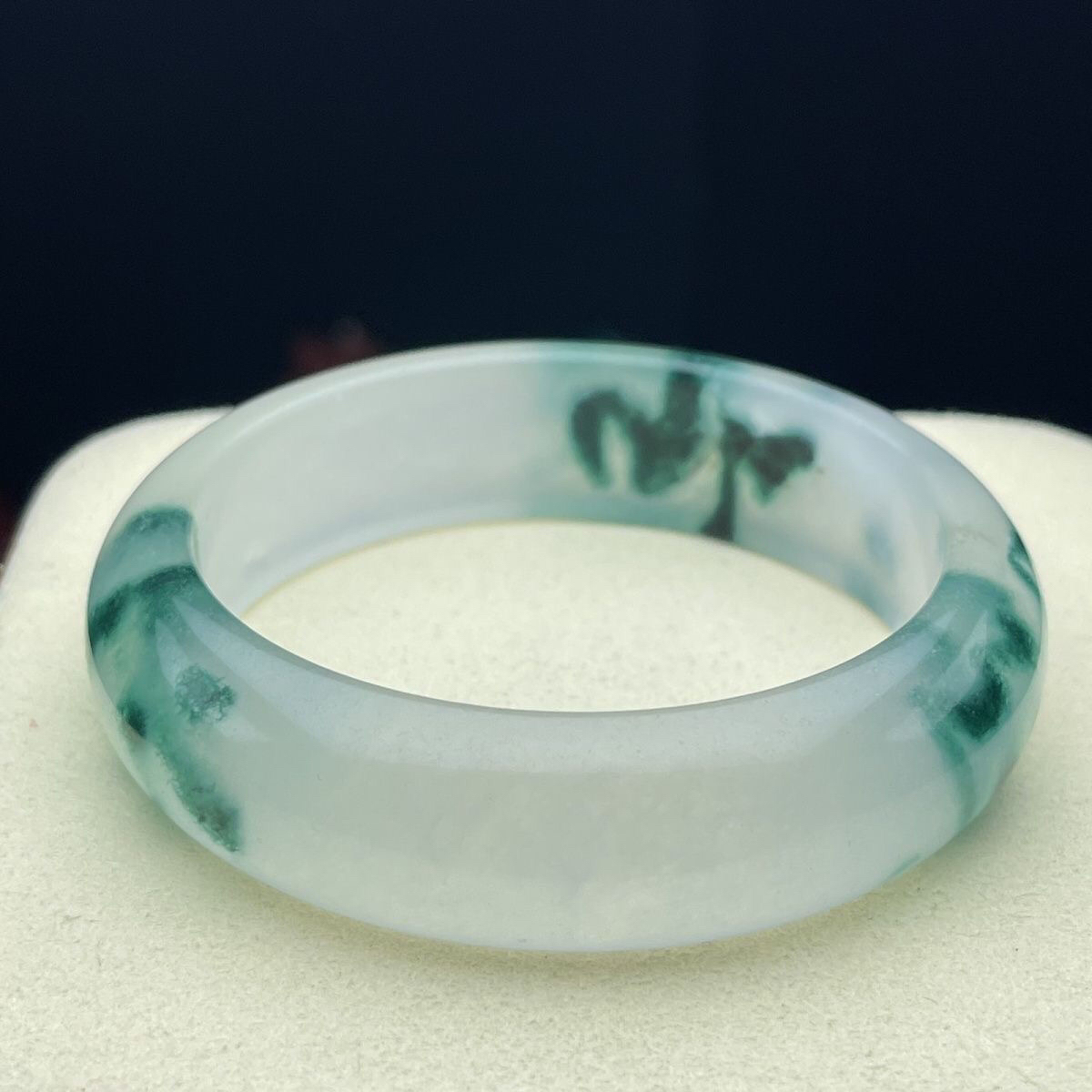 427飘绿冰手镯女