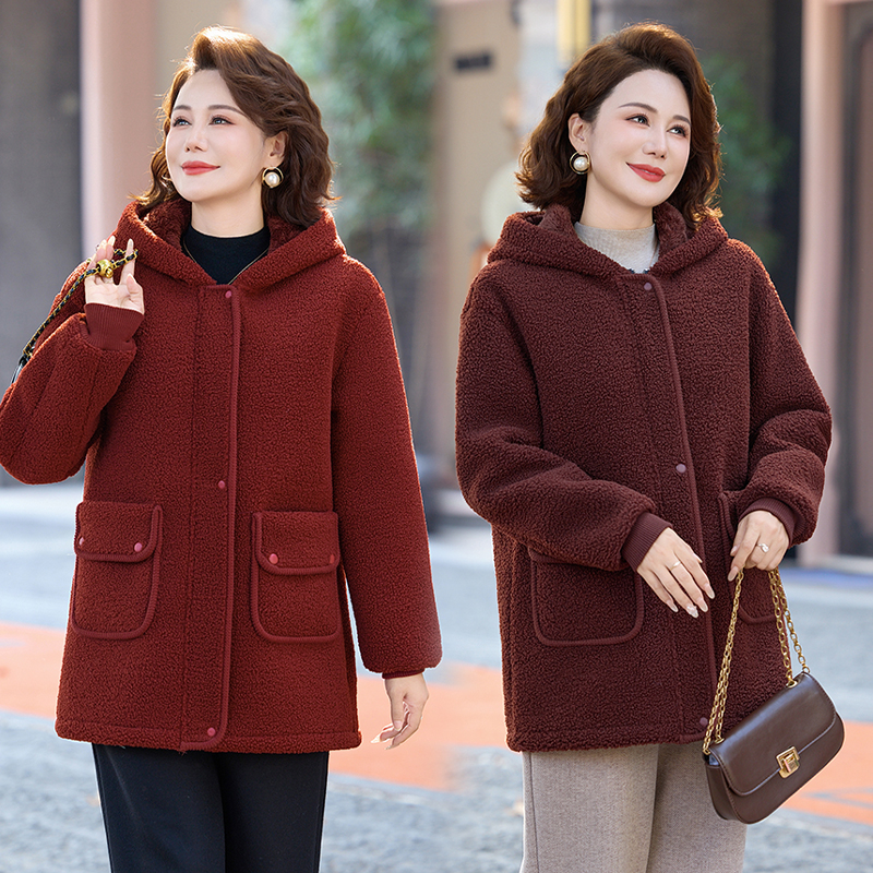 中年妈妈装冬季羊羔毛外套中老年女装洋气颗粒绒短款加绒加厚棉衣