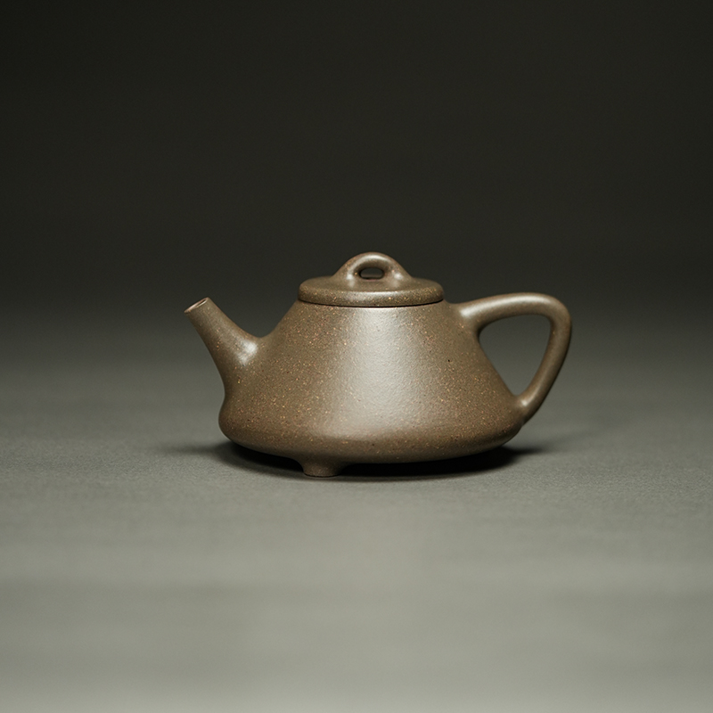 抟泥青年.全手（子冶石瓢）松华青段 170ml 出水畅顺，线条流畅。