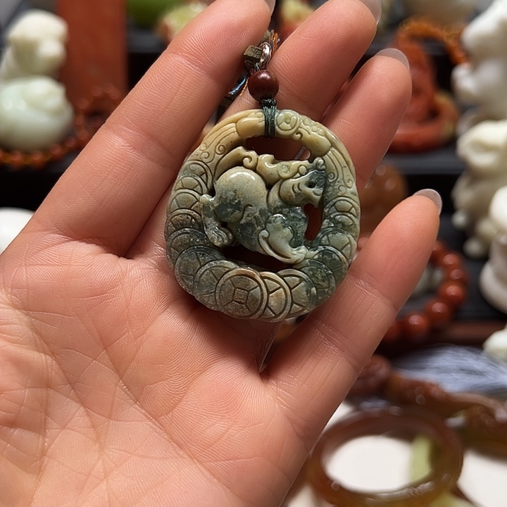 蛇纹石玉吊坠未镶嵌