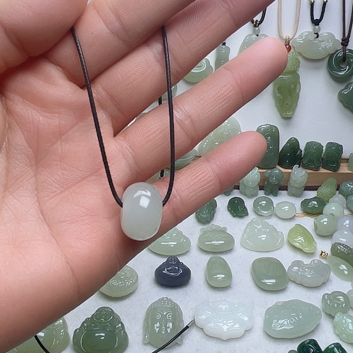 ****和田玉未镶嵌颈饰