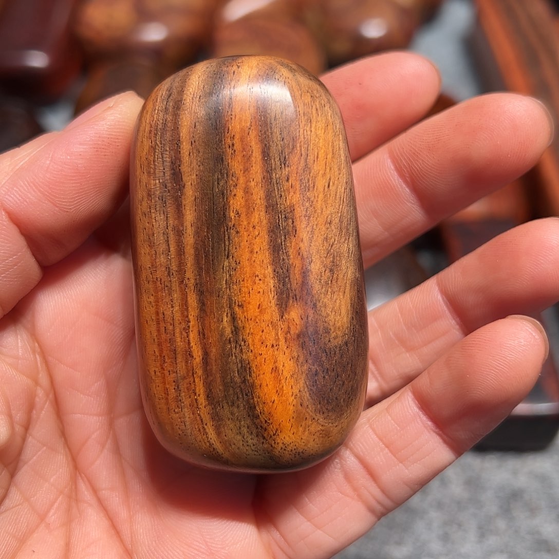 龍***人交趾黄檀（大红酸枝）