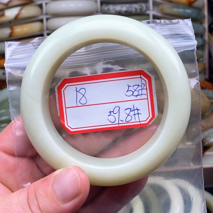 未镶嵌蛇纹石玉颈饰
