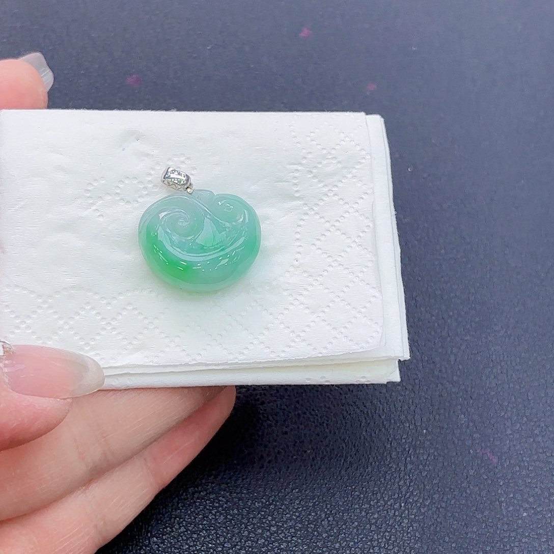翡翠颈饰18K金镶嵌精品•如意头吊坠