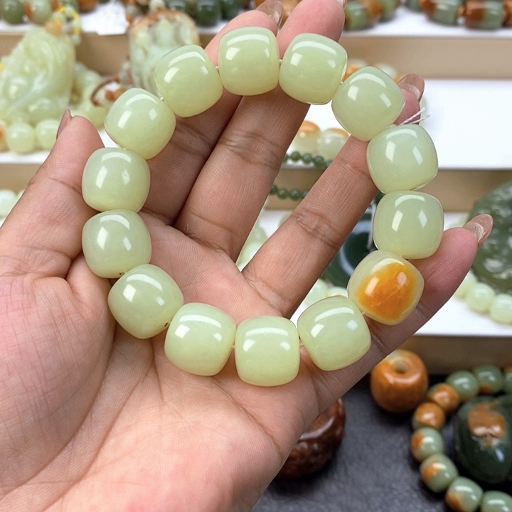 【闪购商品】透闪石质玉手串未镶嵌花**华