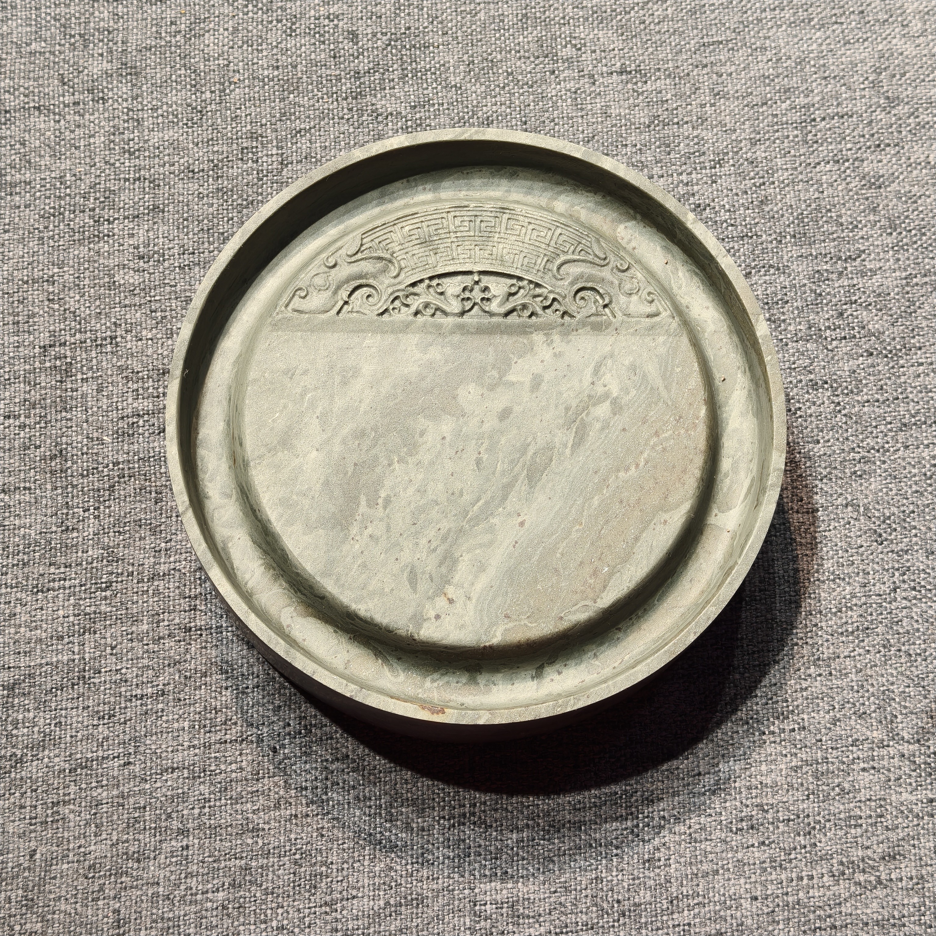 甘肃洮砚，水泉兽纹圆砚，尺寸11.6*11.6*3.1厘米