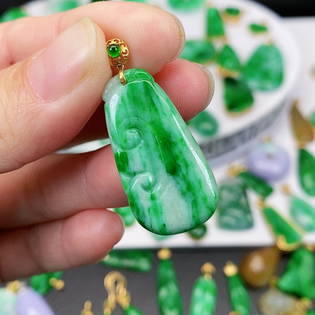 翡翠吊坠(不含链)18K金镶嵌