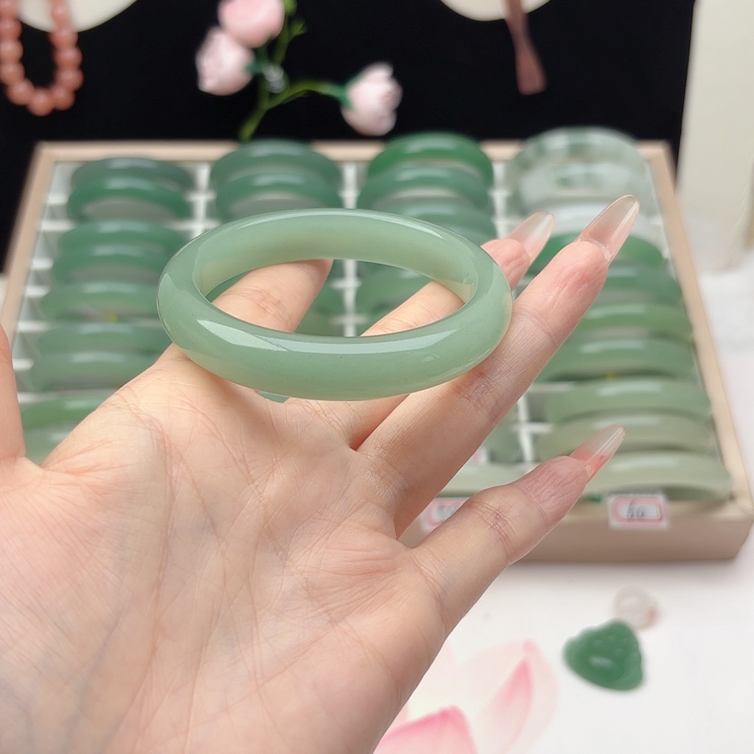 未镶嵌手镯石英质玉