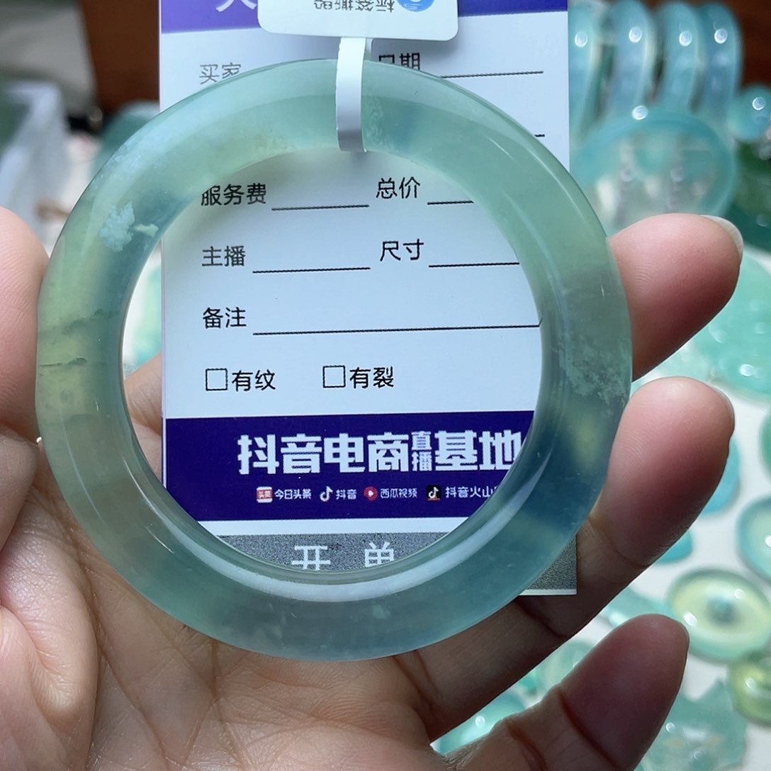 蛇纹石玉手镯未镶嵌每****咪