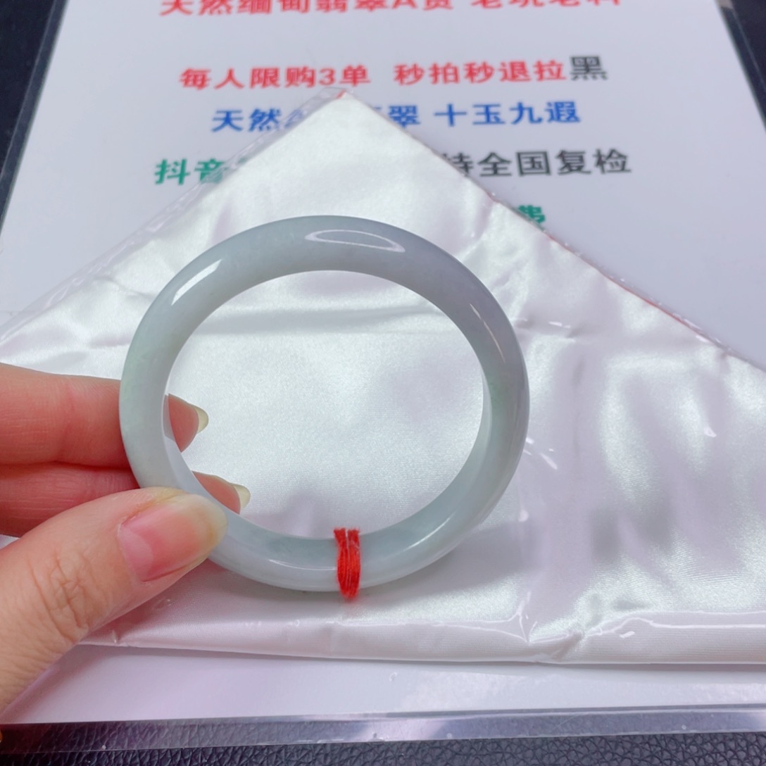 翡翠手镯未镶嵌星****儿天然