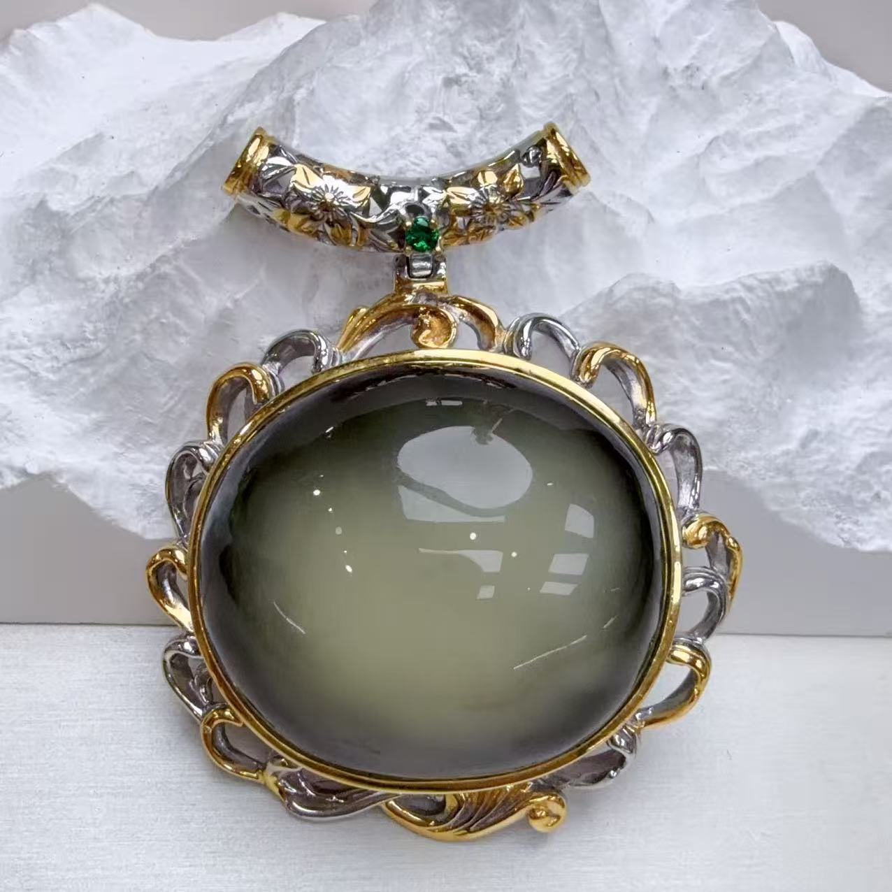 银镶嵌天然琥珀绿蜜蛋面女款精美吊坠颈饰