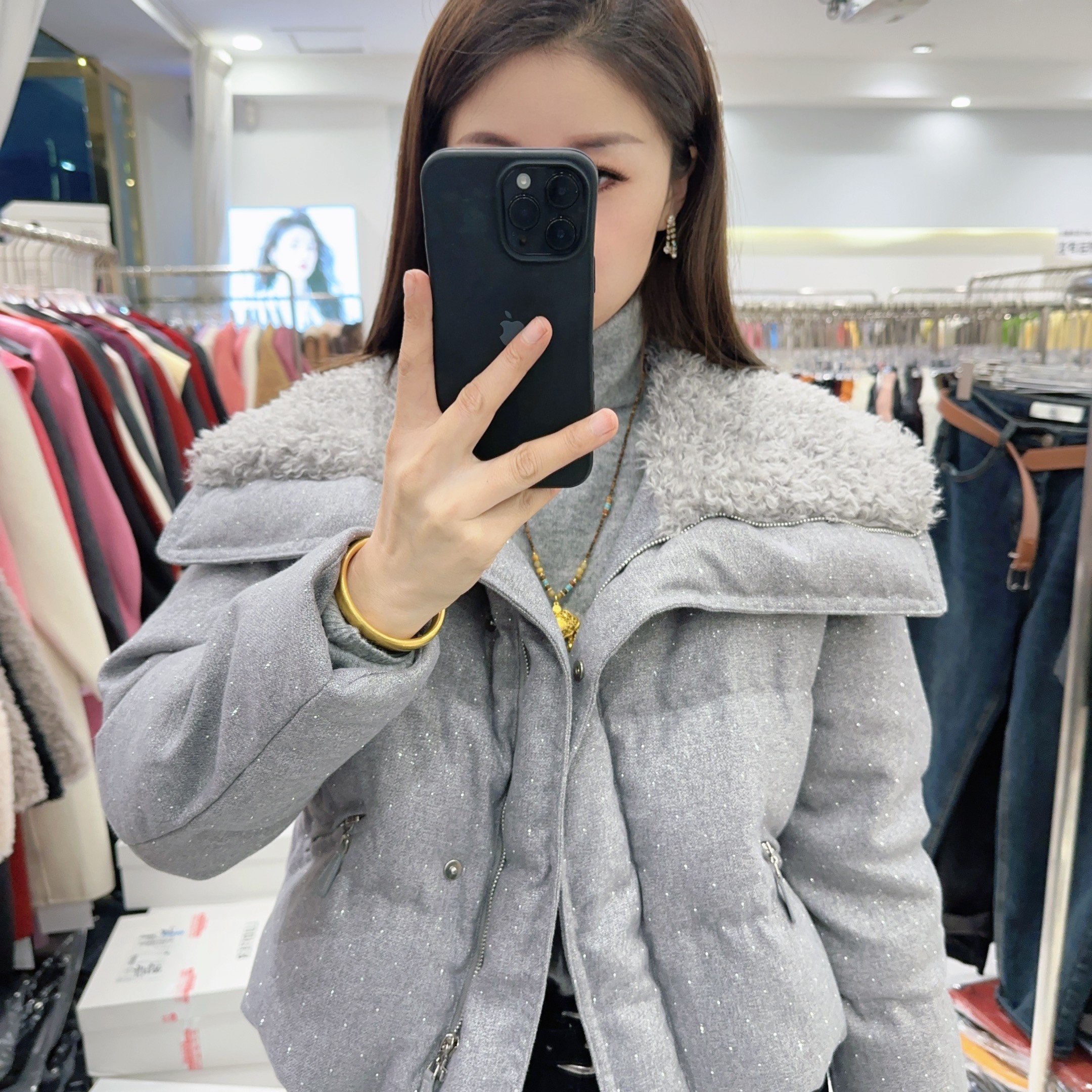 翻领毛毛重工艺羽绒服