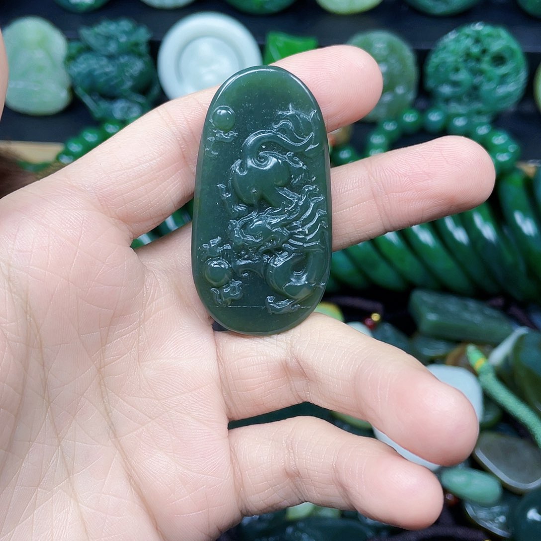 和田玉未镶嵌珠宝半成品