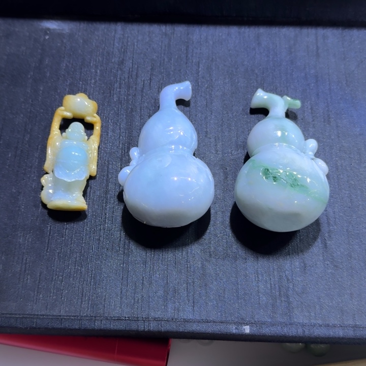 佬***哥翡翠未镶嵌把件笑口常开