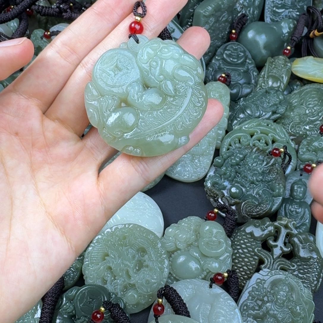 和田玉颈饰未镶嵌