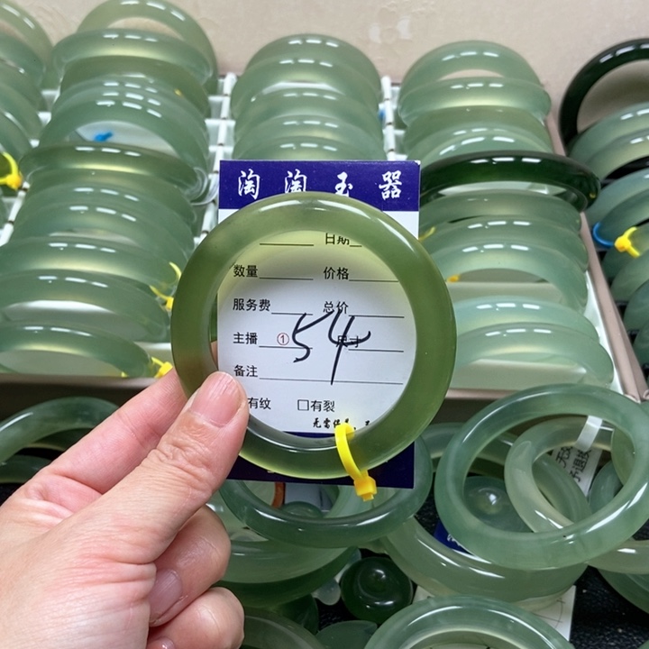 未镶嵌蛇纹石玉手镯T***?