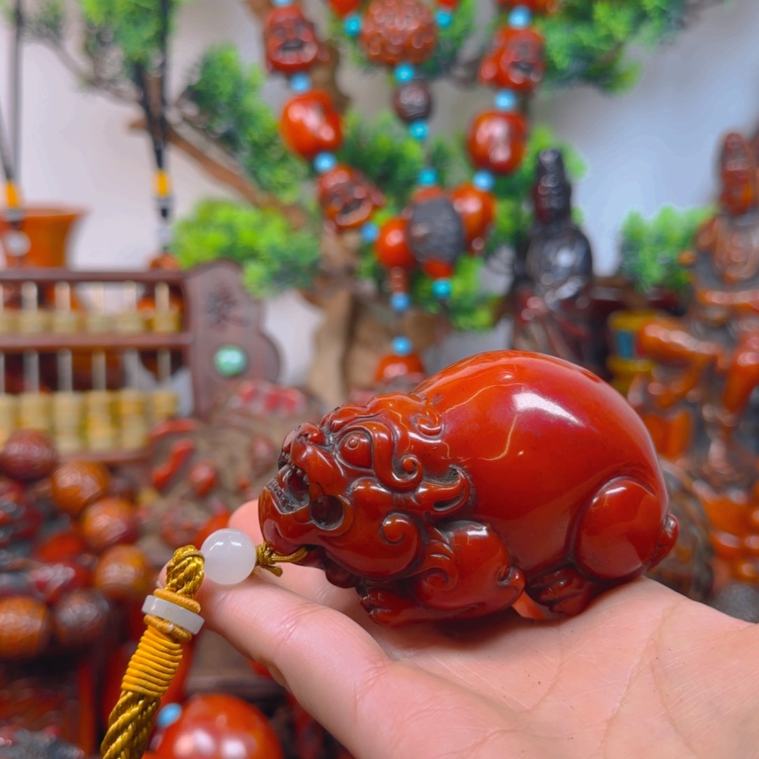 琥珀裸石未镶嵌貔貅