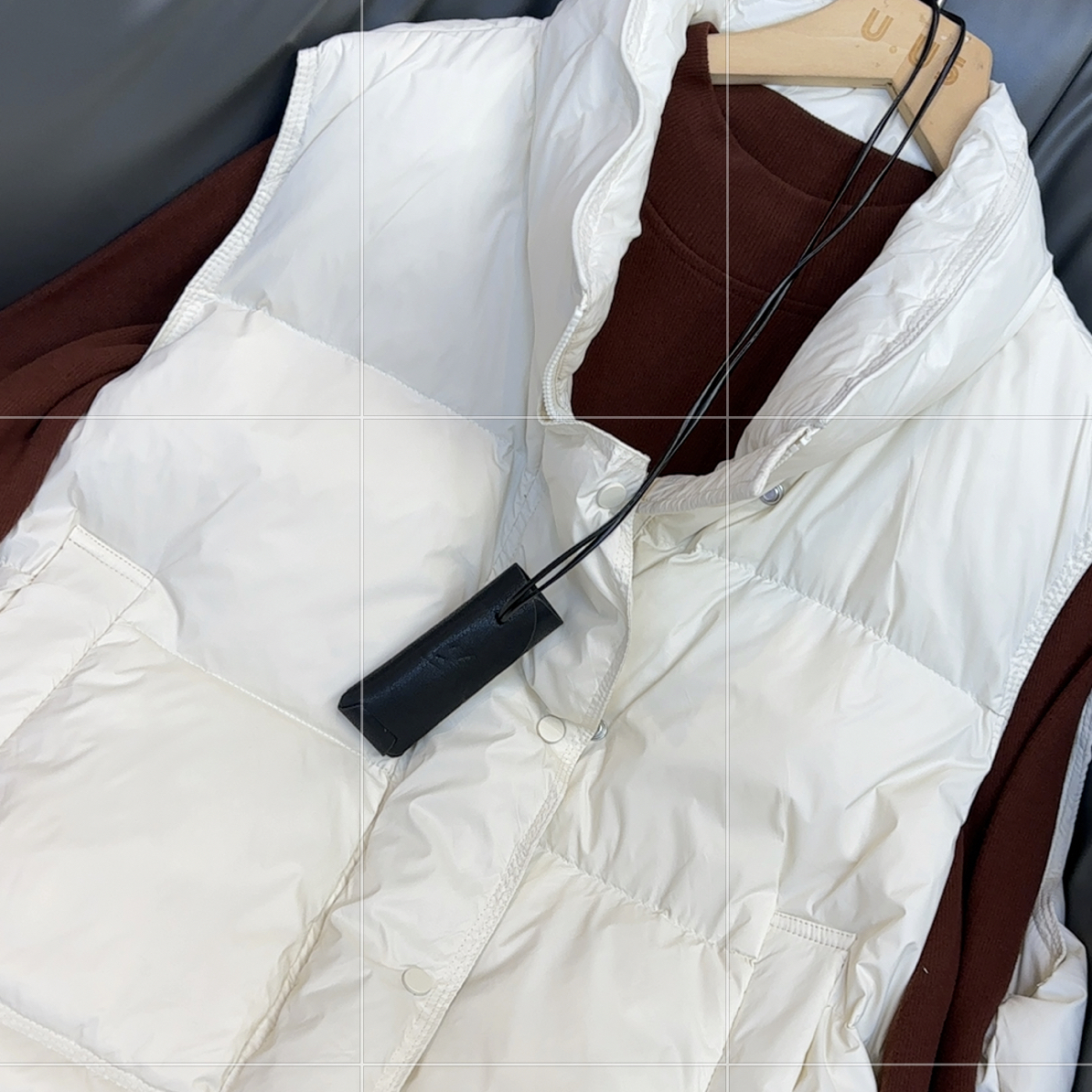 【商场店门店】强推！黑白黄色白鸭绒马甲休闲立领肌理感口袋款保暖