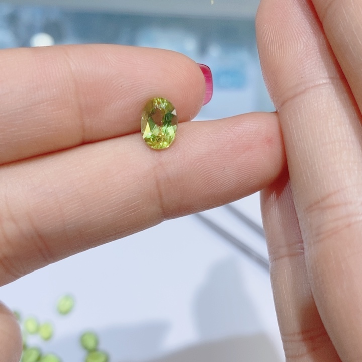 西***富定制橄榄石银S925镶嵌戒指