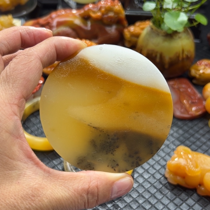 石英质玉（黄龙玉）颈饰未镶嵌