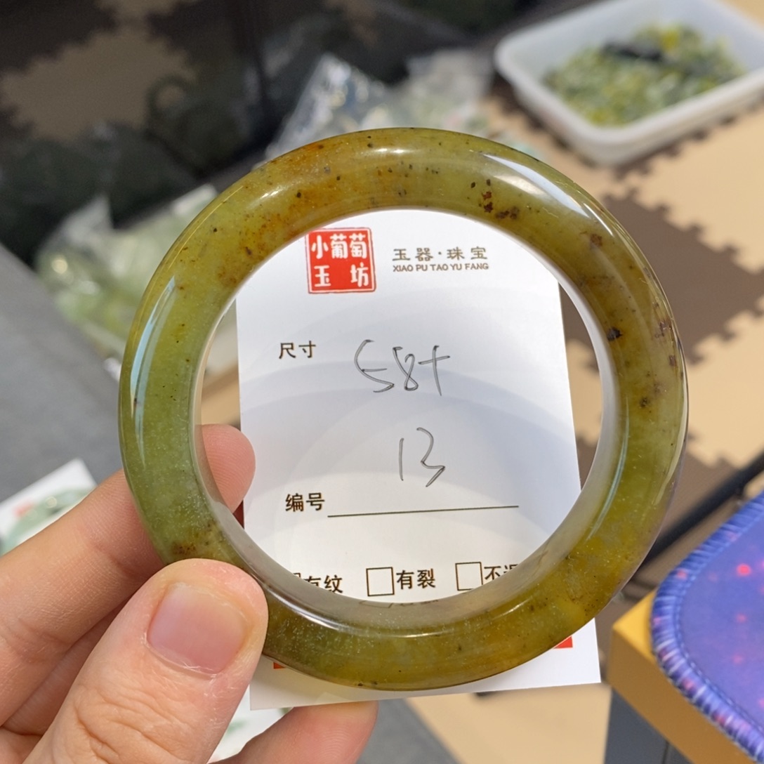 蛇纹石玉手镯未镶嵌